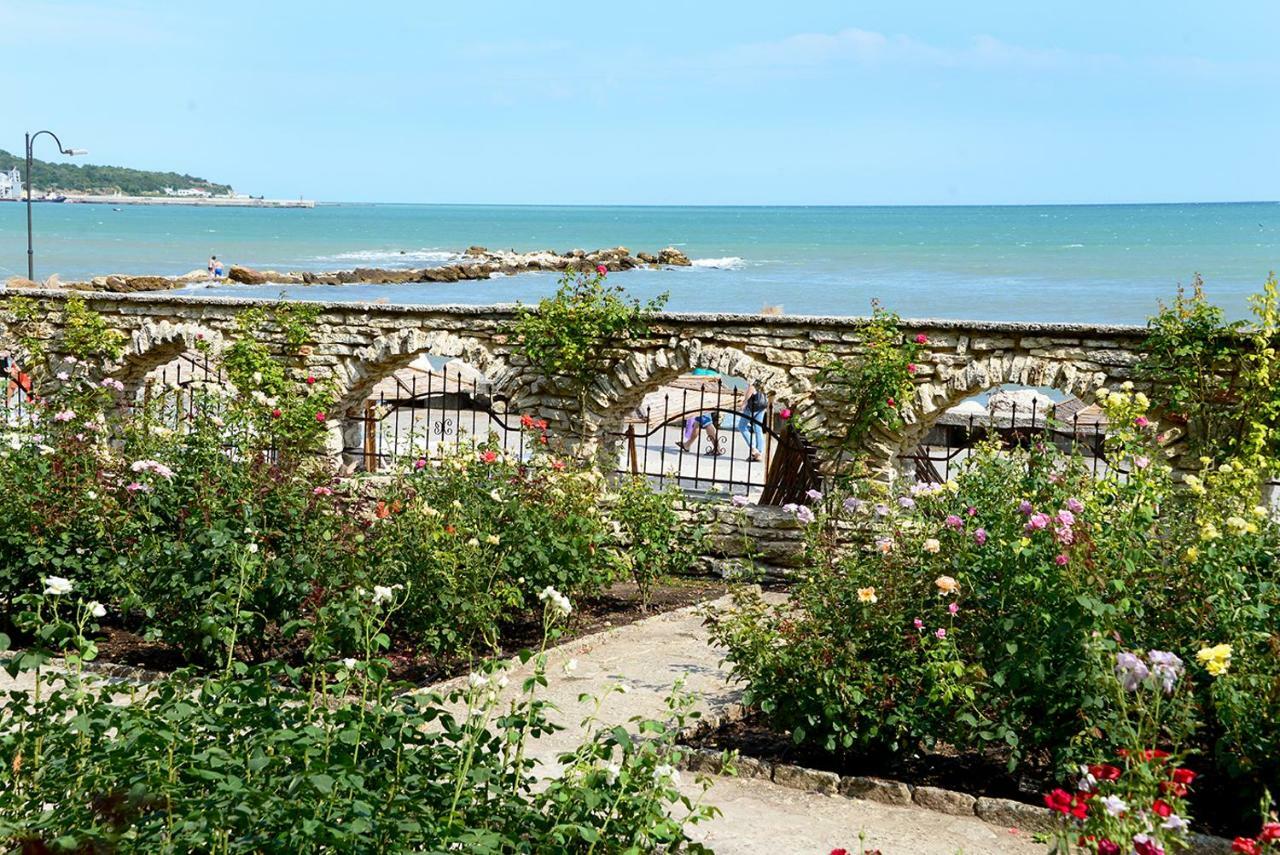 Apartments Vista Balchik Bagian luar foto